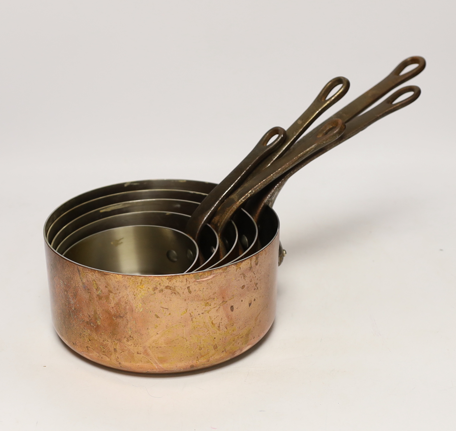 A set of five Les Metaux ouvres graduated copper pans